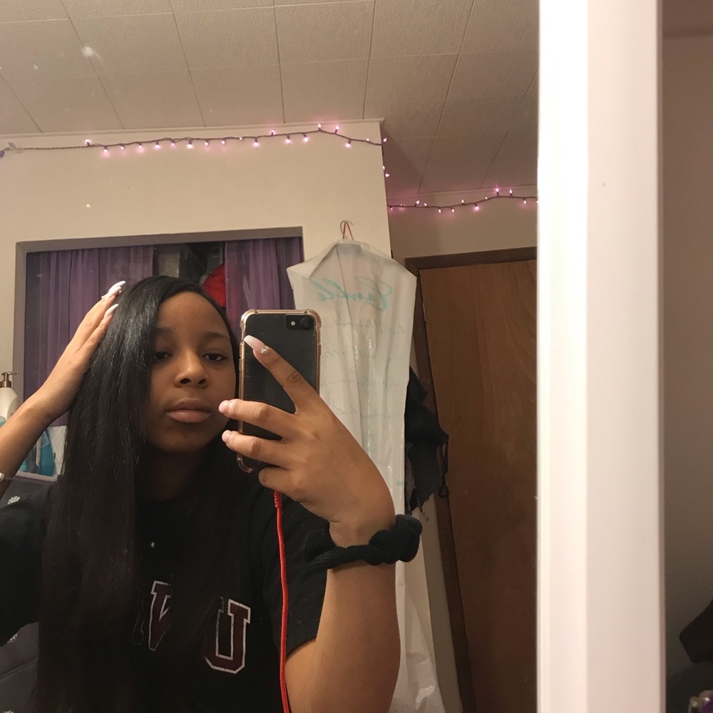 Meet your Posher, Elecea